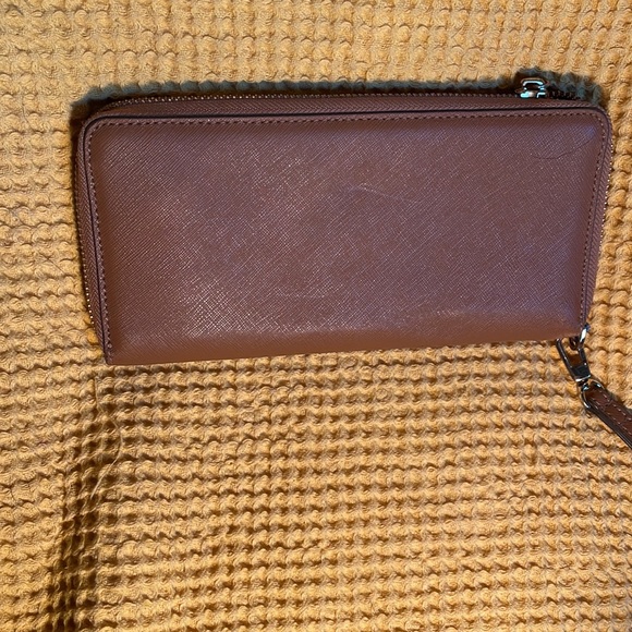 Tory Burch wallet/wristlet - Picture 2 of 6